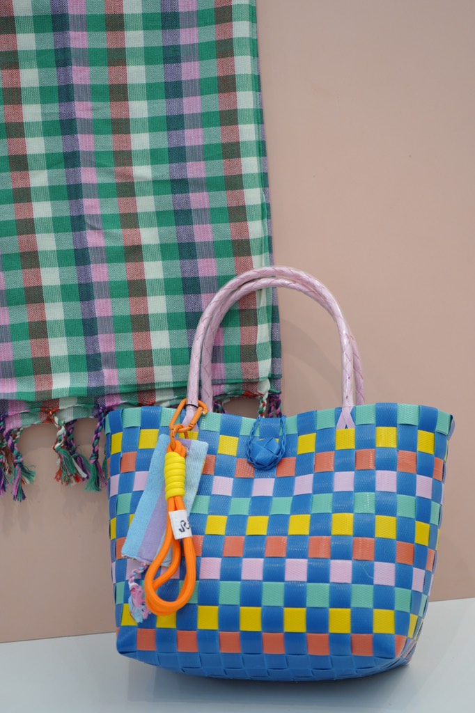 KHÓA VUÔNG CAM 4 x 13 cm Nhớ Rằn