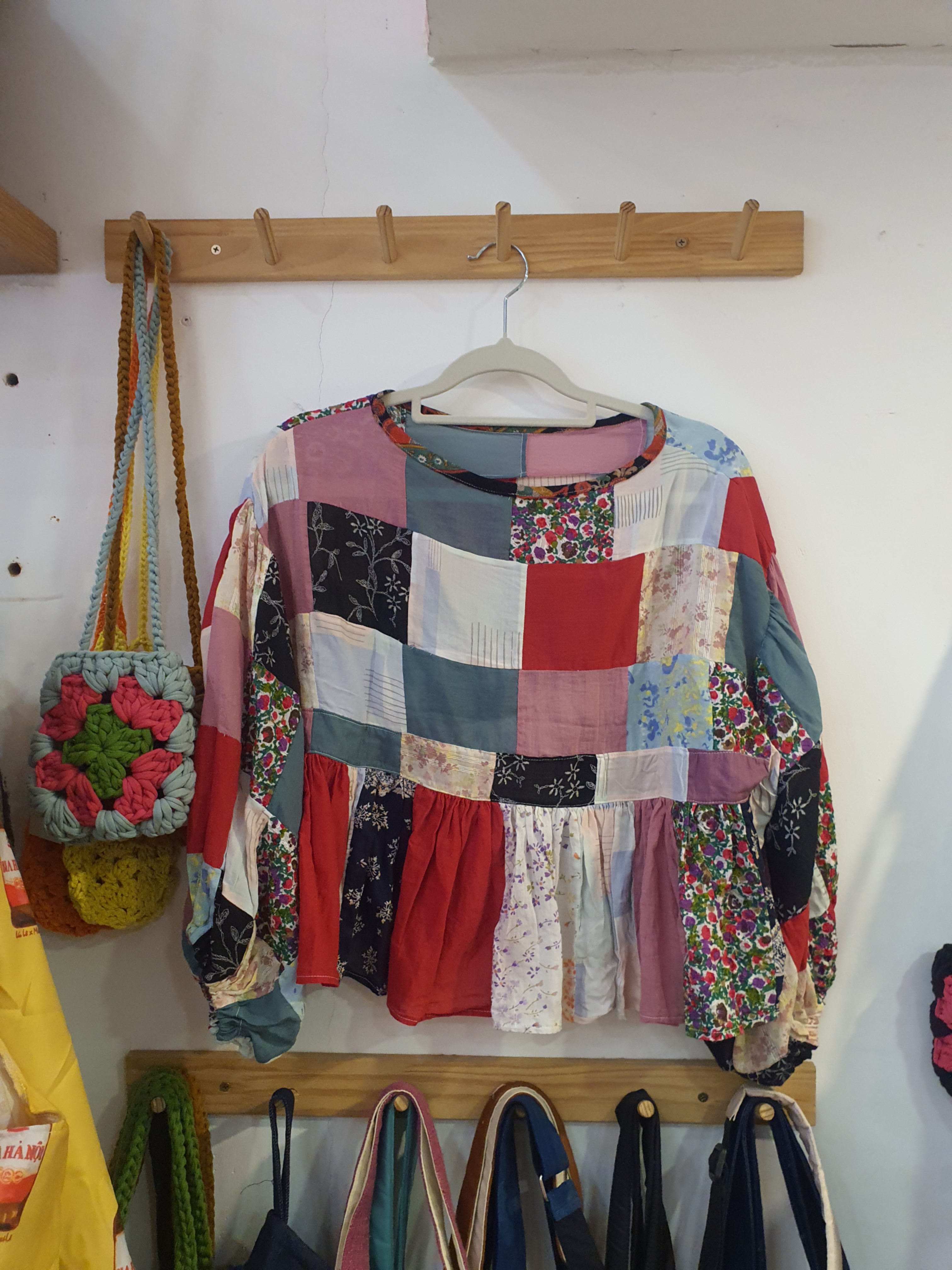Áo ghép vải có tay 690 T7/25 Chế Upcycled Clothing