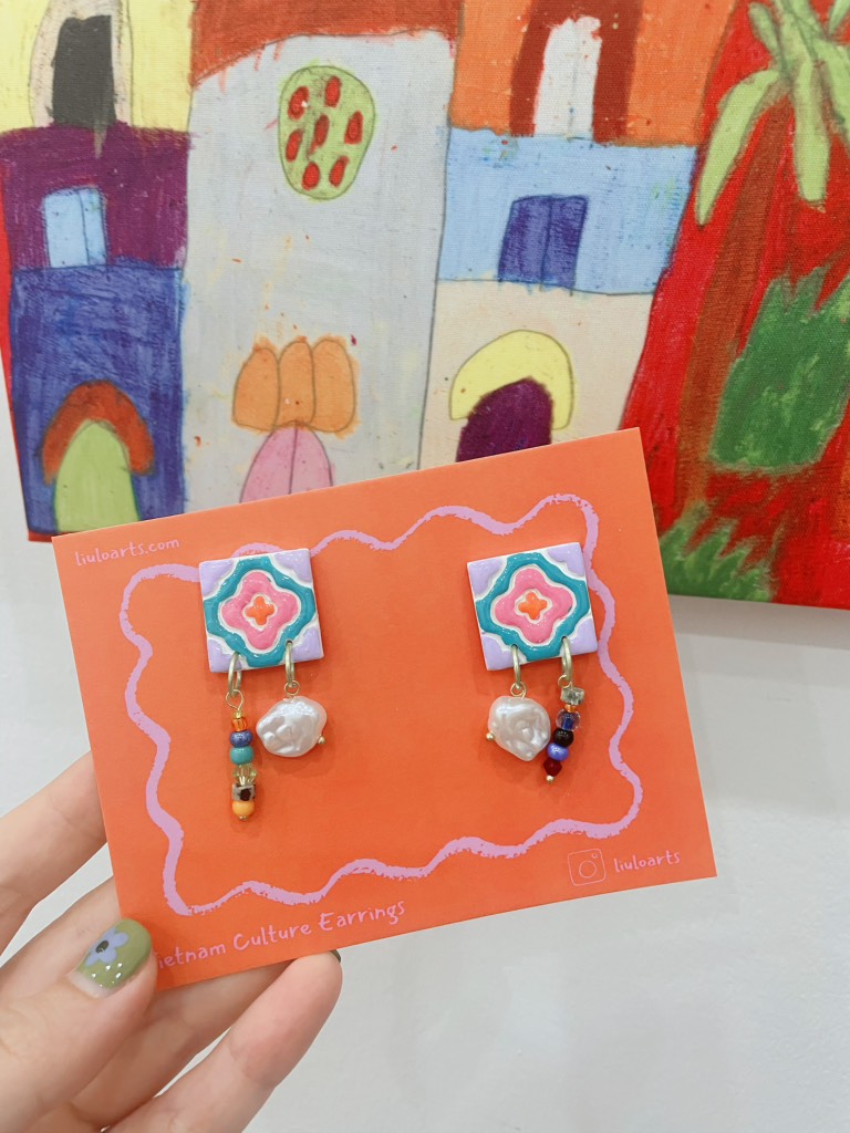 Khuyên tai Líu Lô Gạch Bông Charm