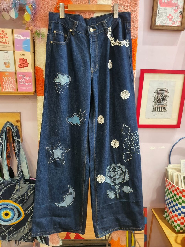Quần jean đắp vải mây họa ánh trăng Chế Upcycled Clothing