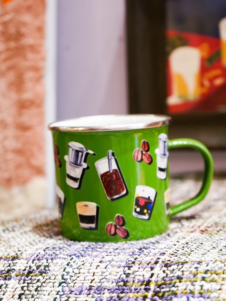 Cốc inox tráng men cà phê nền xanh Mai Lê x Líu Lô