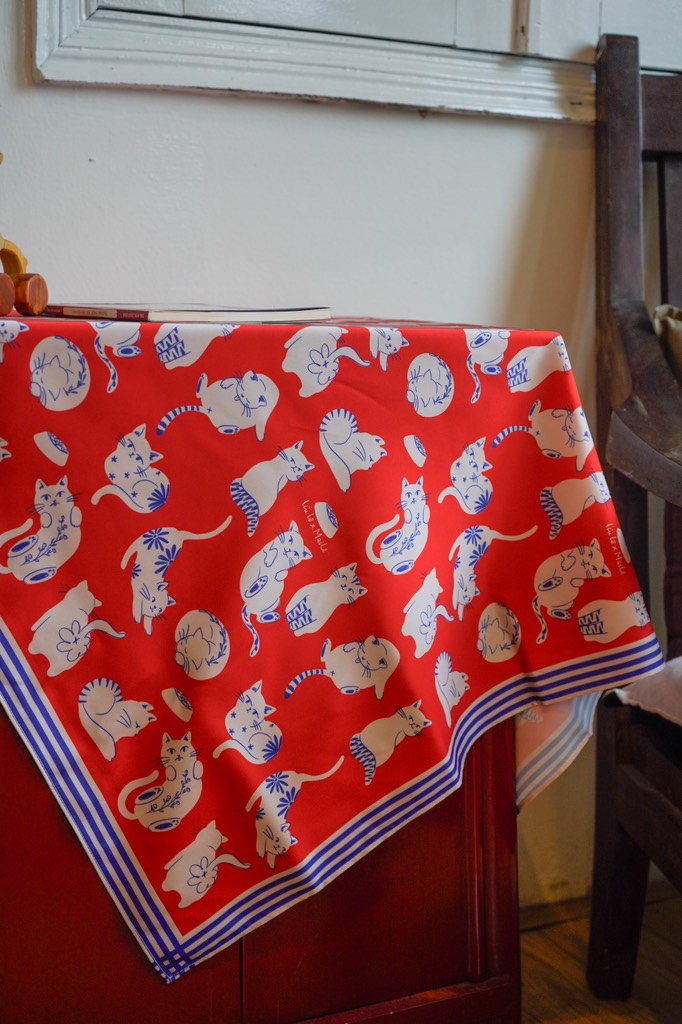 Khăn vuông Mèo đỏ Maile x Liulo 70x70