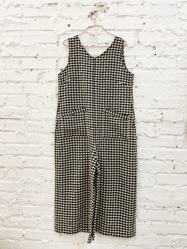 Jumpsuit kẻ ca rô trắng đen Líu Lô