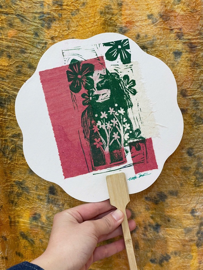 Quạt in tay Mộc Trà ngựa hoa lê 280