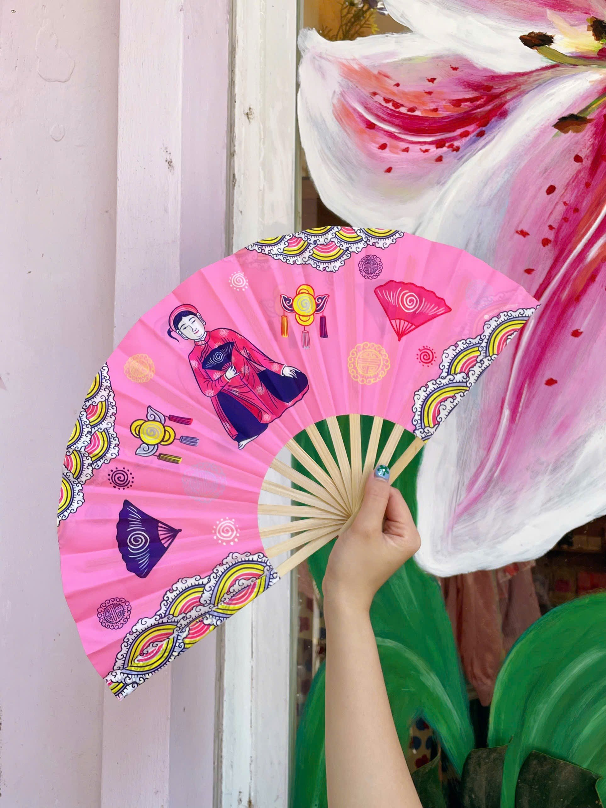Quạt cô chín Mai Lê