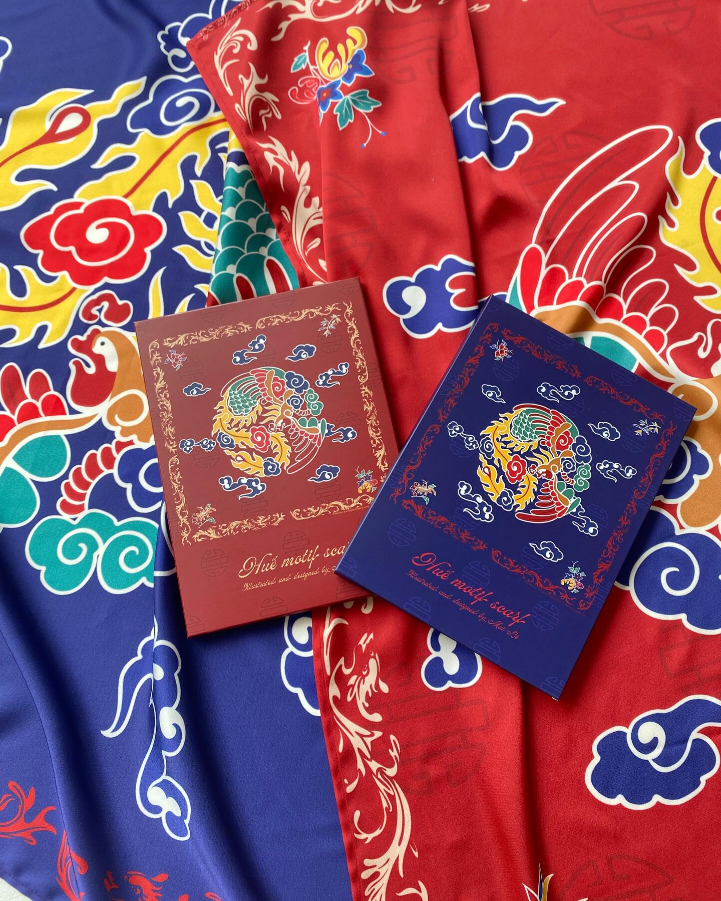 Khăn lụa vuông Huế motif đỏ Mai Lê