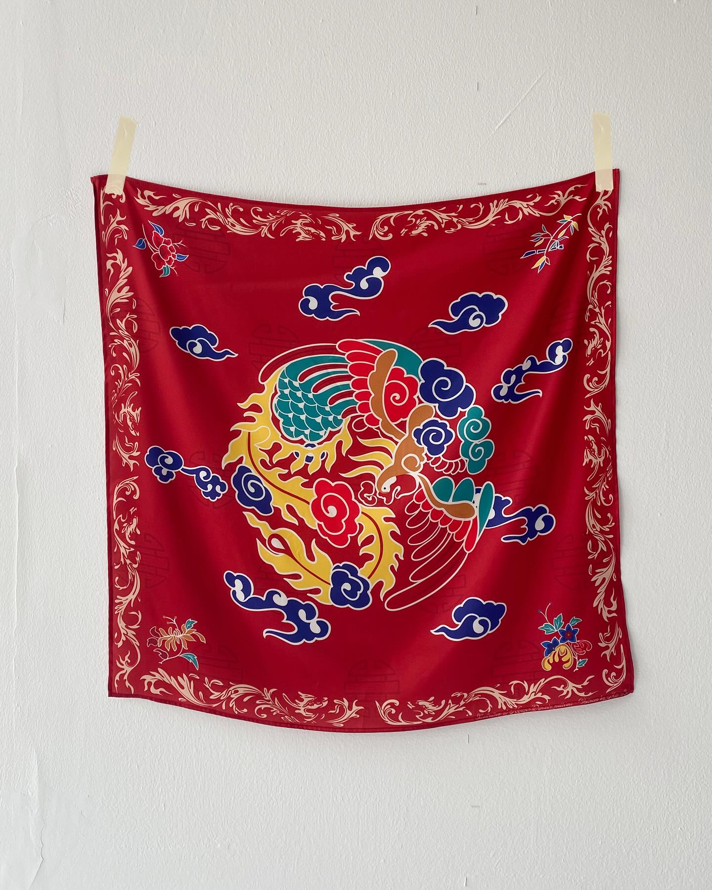 Khăn lụa vuông Huế motif đỏ Mai Lê