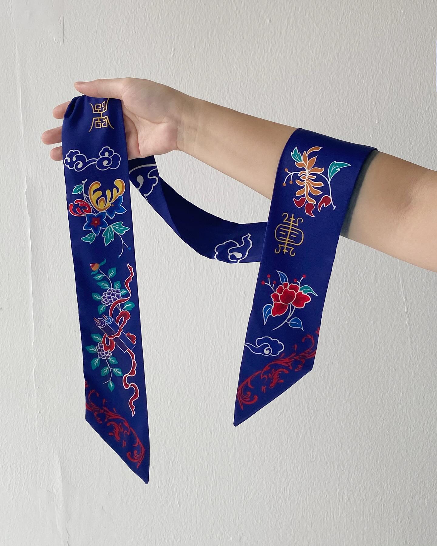 Khăn twilly Huế motif xanh Mai Lê