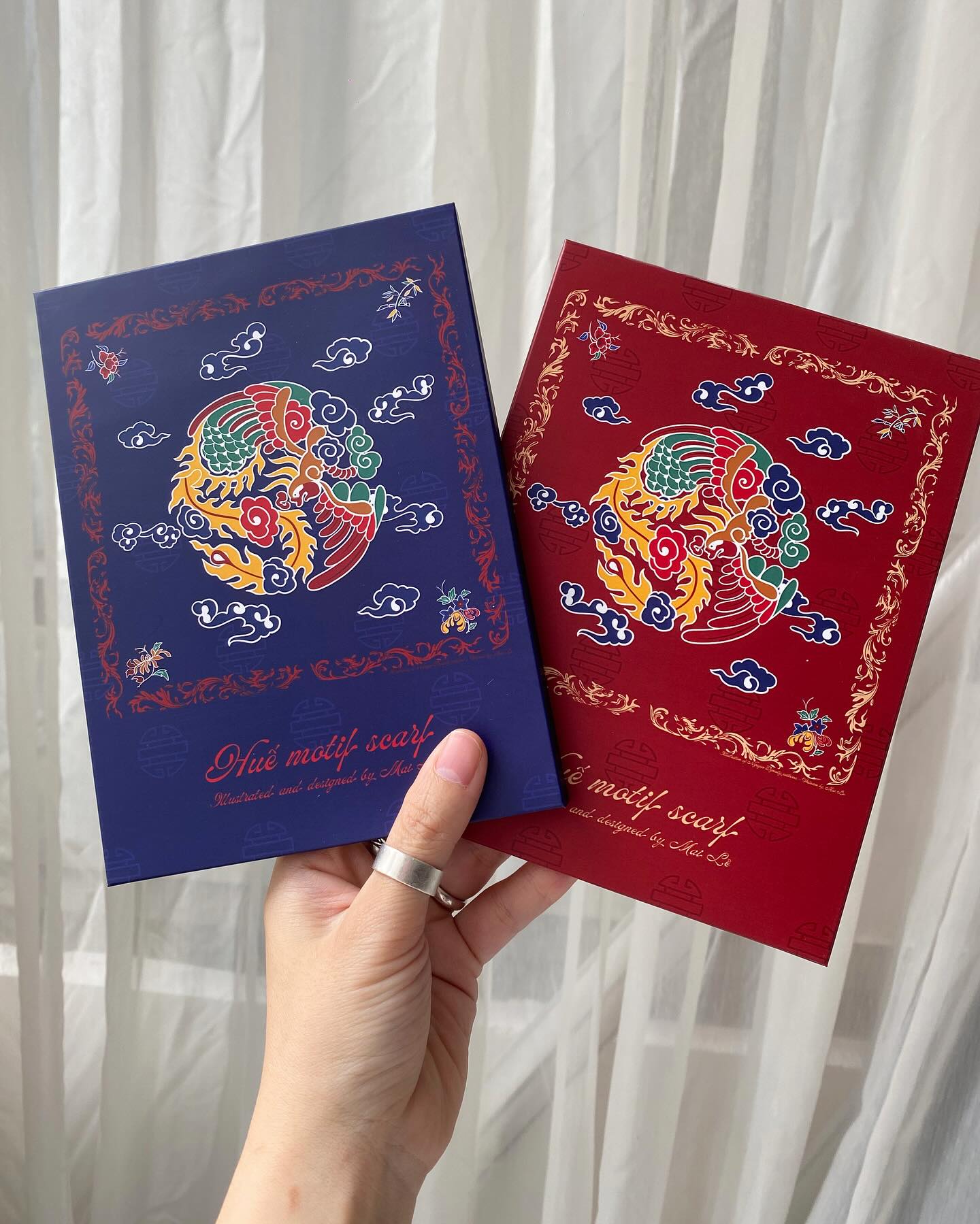 Khăn lụa vuông Huế motif đỏ Mai Lê