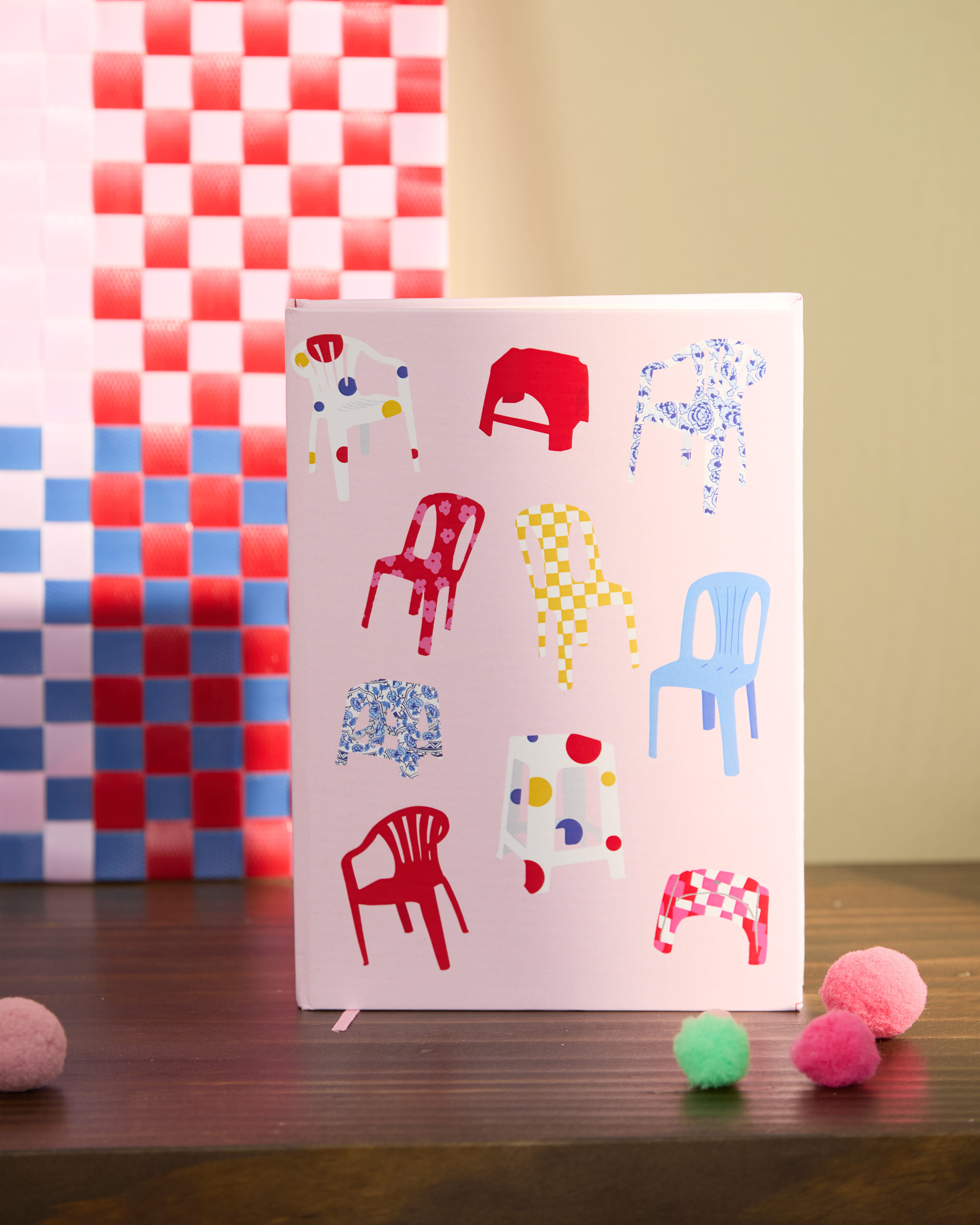 Sổ A5 Dot Mai Lê x Líu Lô ghế nền hồng 100gsm / 120 page