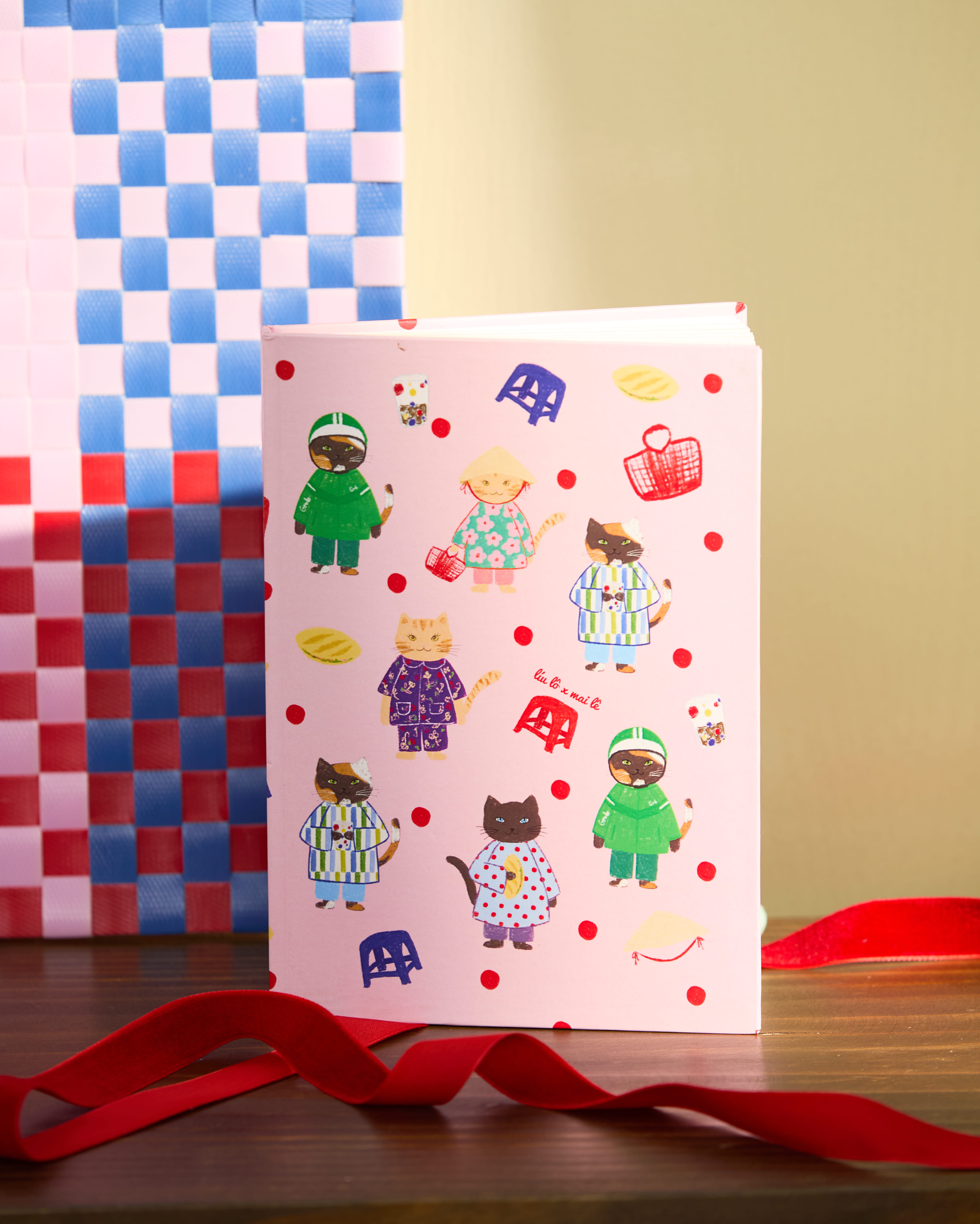 Sổ A5 Dot Mai Lê x Líu Lô mèo nền hồng 100gsm / 120 page