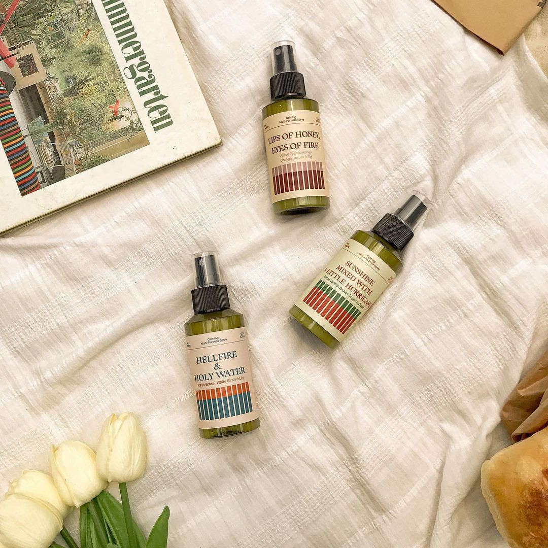Imagine Calling Me Your Ex, That’s A Flex ( phúc bồn tử, hoa nhài, bạch đậu khấu, gỗ đàn hương vàng ) Calming Multi Purpose Spray ( Xịt Đa Năng ) Lilou Studio