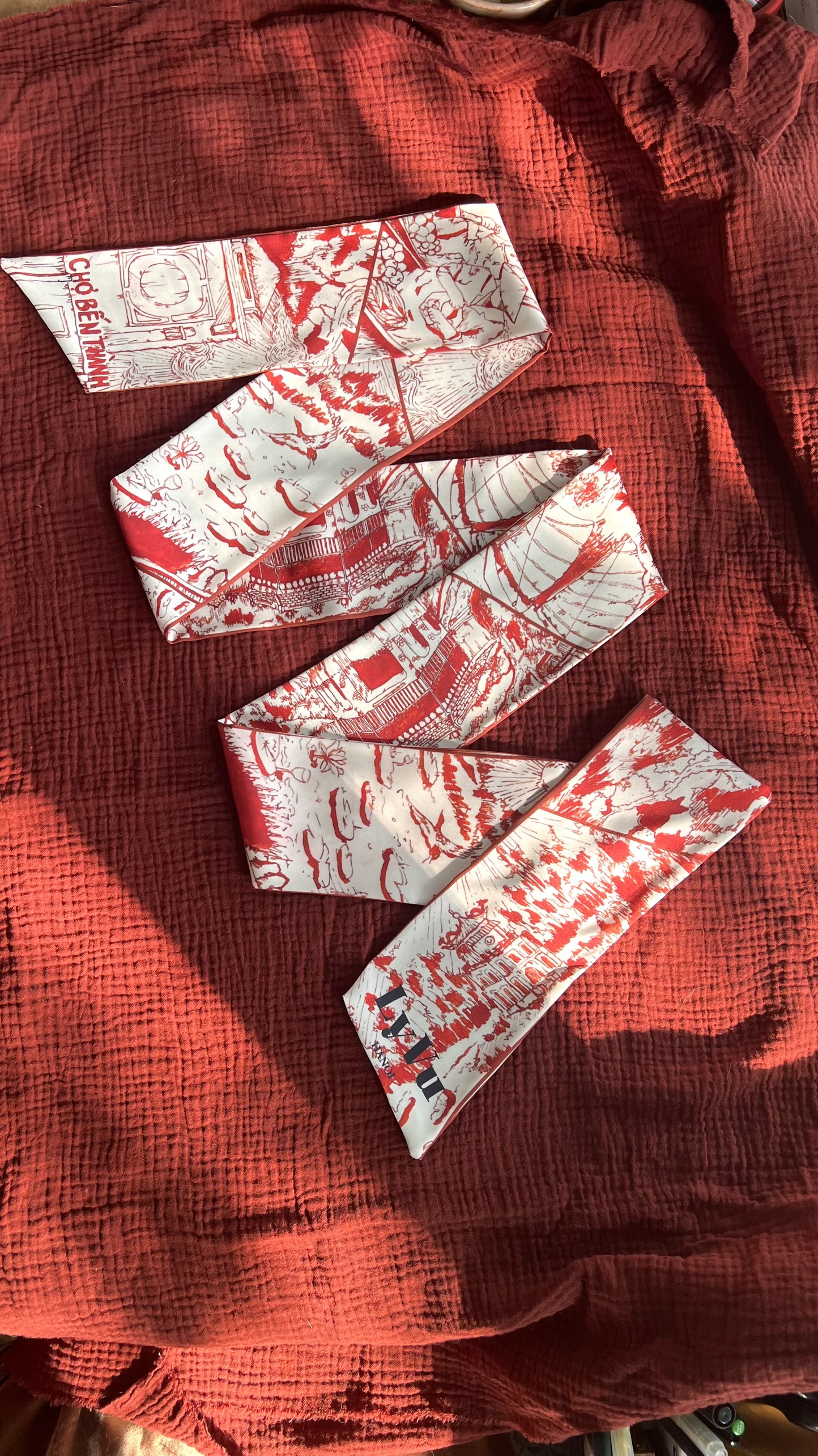 SILK SCARF LY VU TWILLY Voyage au Vietnam 9x180