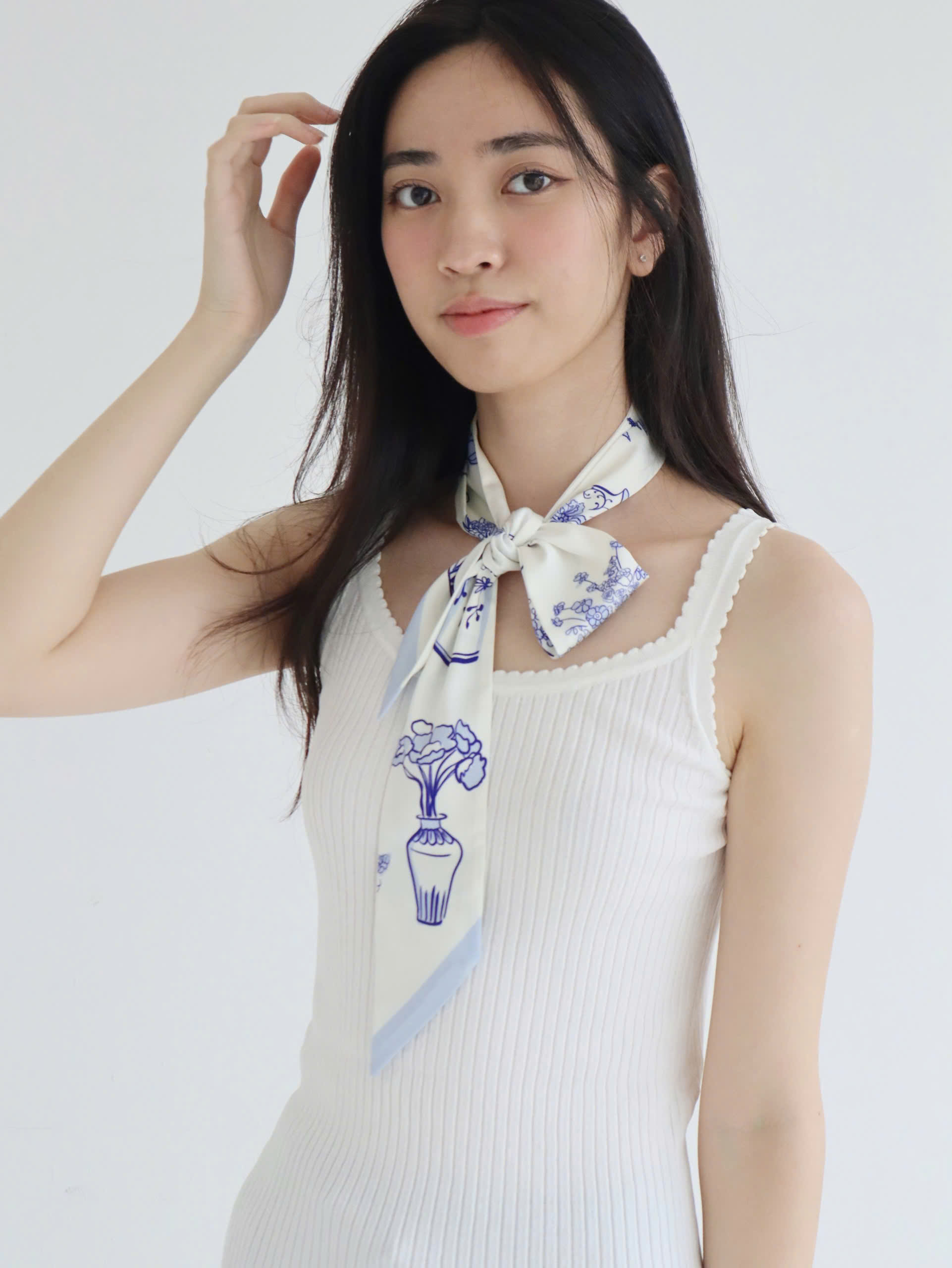Khăn lụa twilly bình gốm Mai Lê