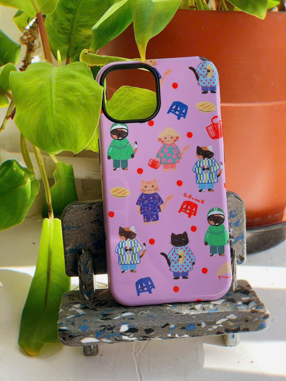 Ốp 13 / 14 mèo nền hồng Líu Lô x Mai Lê