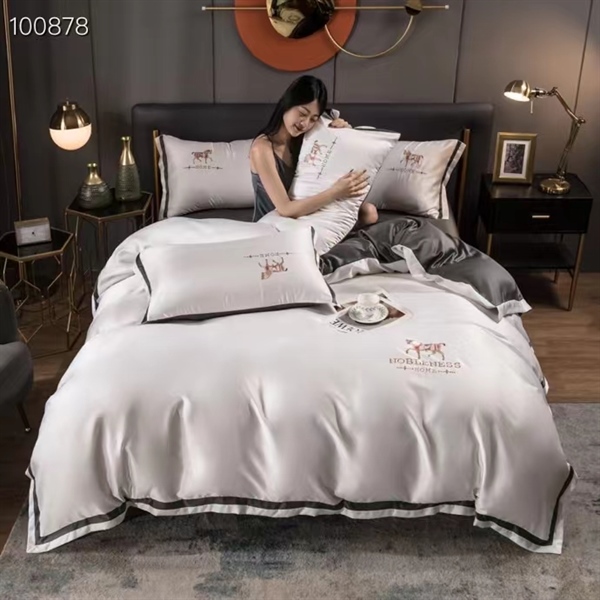 Bộ chăn ga gối phi lụa thêu