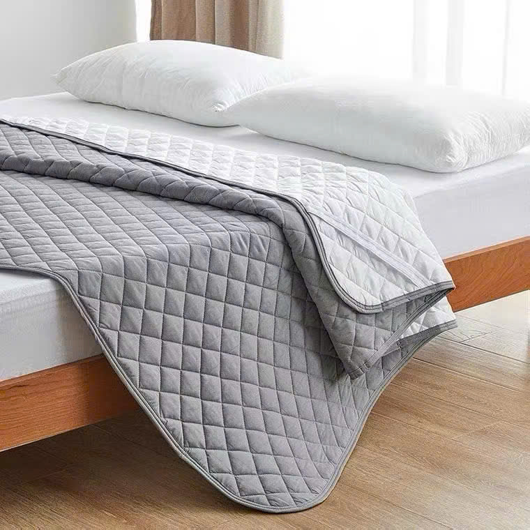Tấm Lót Bảo Vệ Đệm Chống Thấm Nước, Không Sột Soạt, Không Nóng Bí, Chun Cài 4 Góc Tiện Lợi