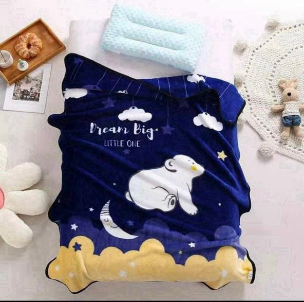 Chăn Lông Tuyết Nhung Cho Bé - Sự Lựa Chọn Hoàn Hảo Cho Giấc Ngủ Ấm Áp  Bạn đang tìm kiếm một sản phẩm chăn lông mềm mại, ấm áp và an toàn cho bé yêu của mình? Chăn lông tuyết nhung là lựa chọn hoàn hảo, mang đến cho bé những giấc ngủ sâu và ngon làn
