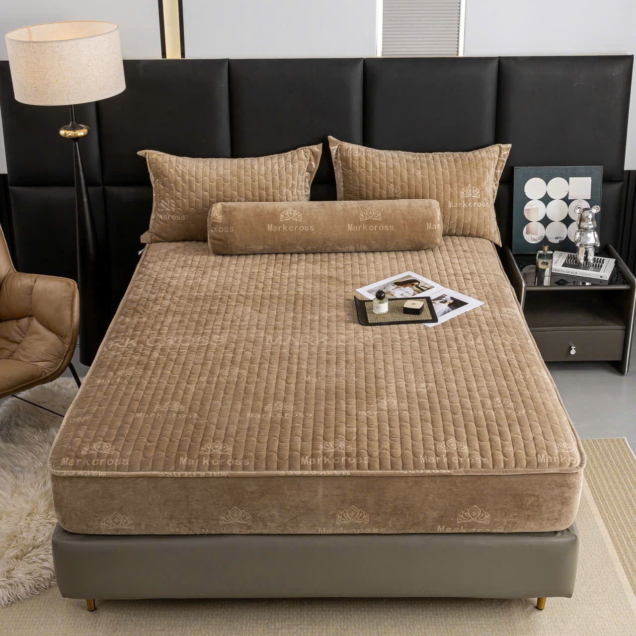 Ga gối + vỏ gối ôm nỉ nhung Mark cross