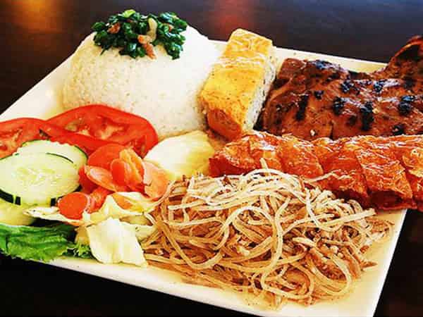 Cơm sườn trứng