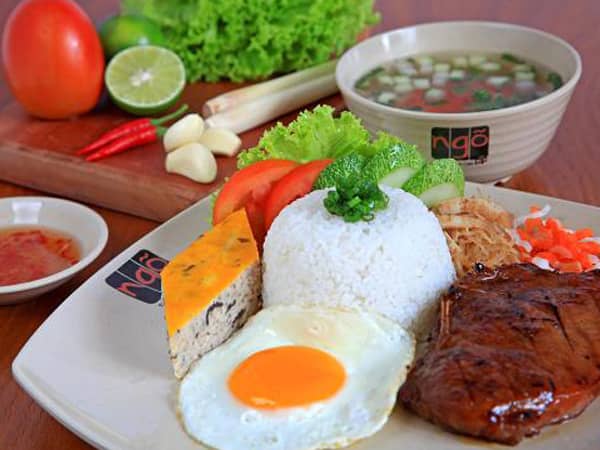Cơm sườn trứng