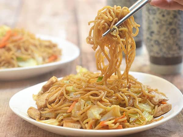 Mì xào thịt heo