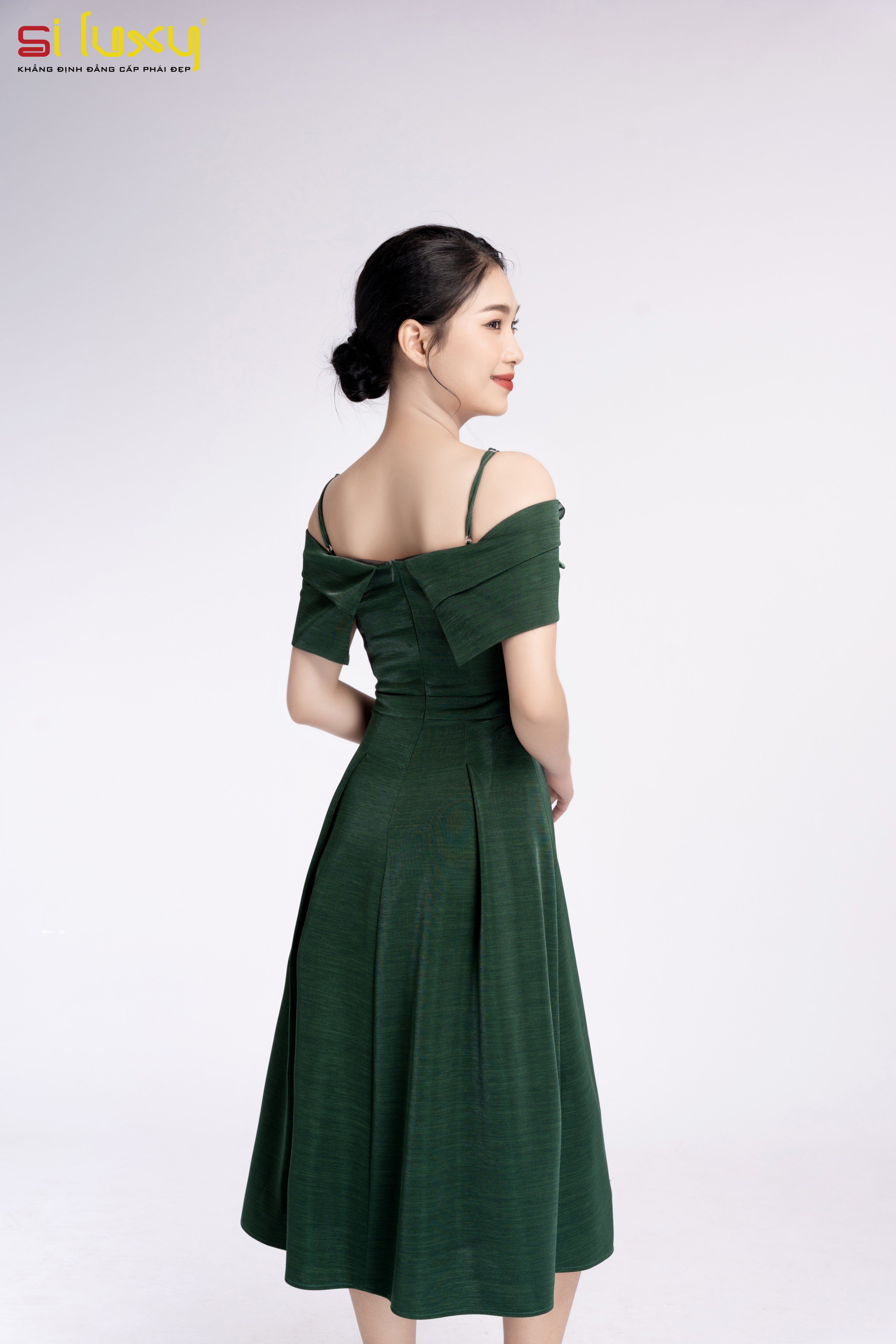 Hoa hậu Ngọc Châu gợi cảm với áo váy xuyên thấu