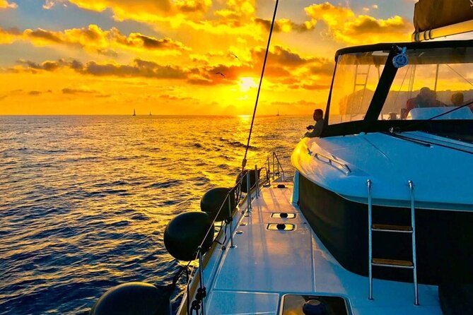 NỬA NGÀY TẠI DU THUYỀN CATAMARAN ĐỘC QUYỀN Ở SANTORINI