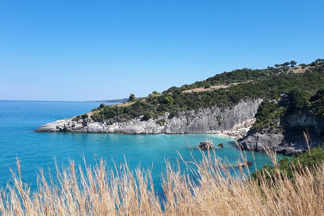 ZAKYNTHOS: MỘT NGÀY TRẢI NGHIỆM HANG ĐỘNG XANH VÀ NGẮM CẢNH Ở TRÊN CAO TẠI BÃI BIỂN NAVAGIO.