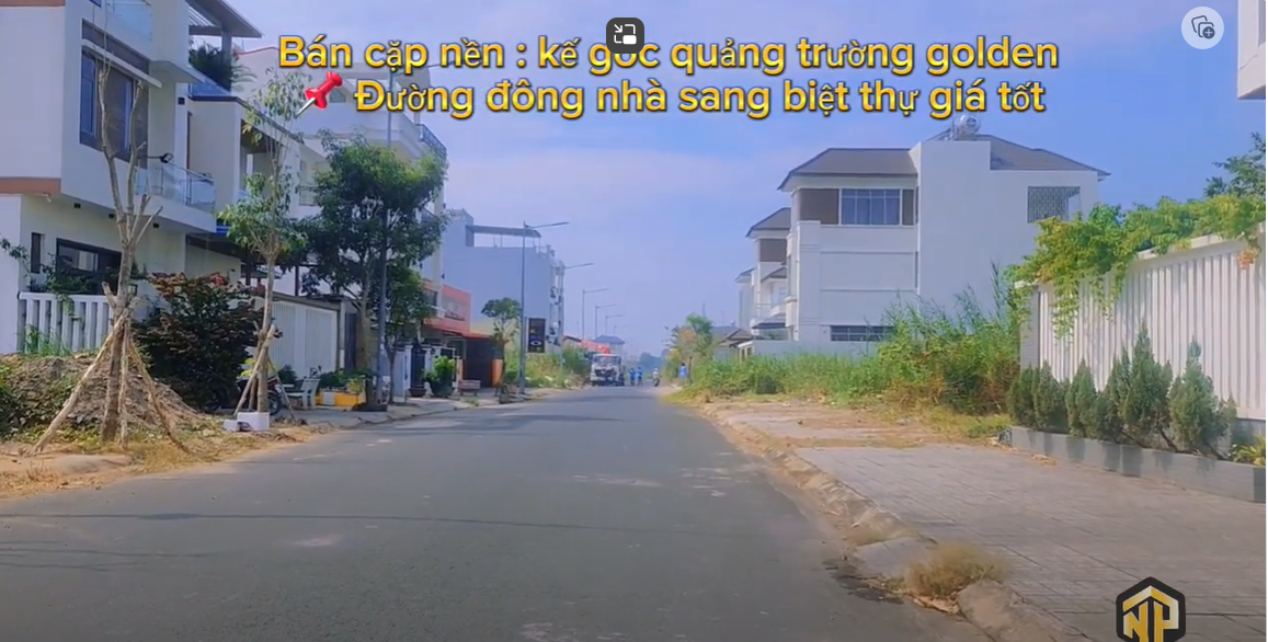 Bán cặp nền: Kế góc quảng trường Golden