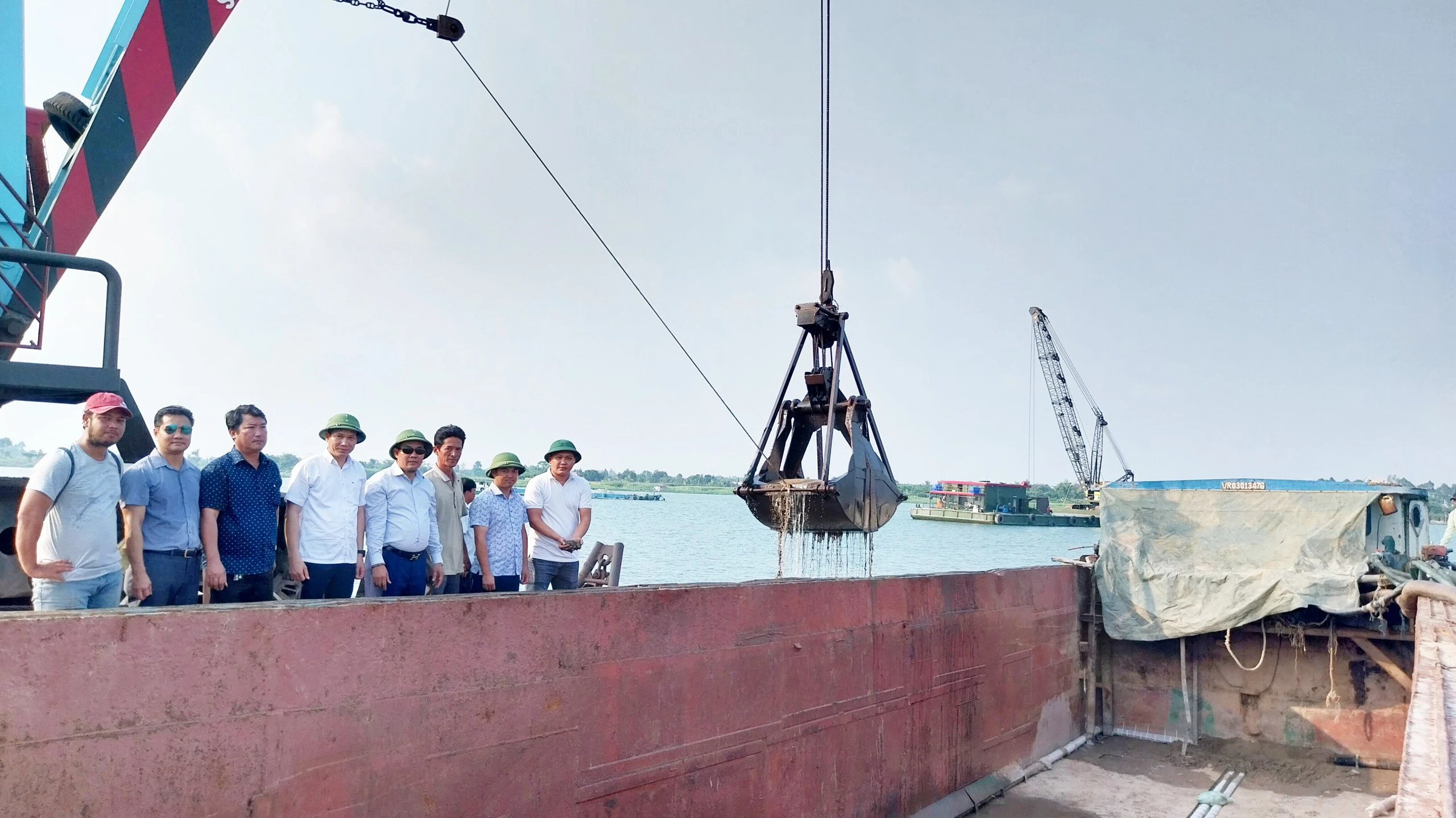 Mỏ cát thứ hai An Giang cấp cho cao tốc trục ngang miền Tây bắt đầu khai thác