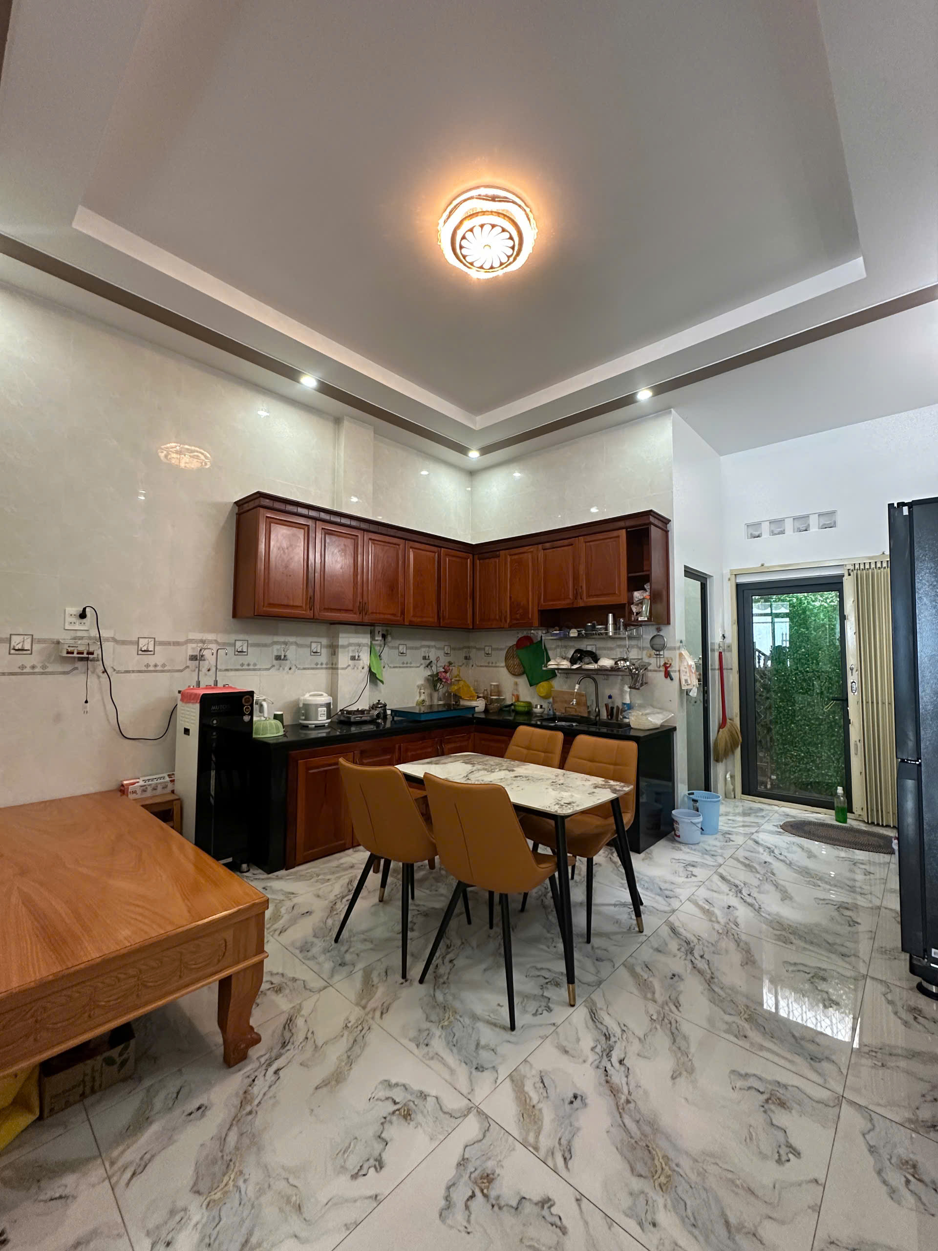 🏠 Bán Nhà 1 Trệt 2 Lầu Mặt Tiền Đường Dự Định, Bình Khánh!