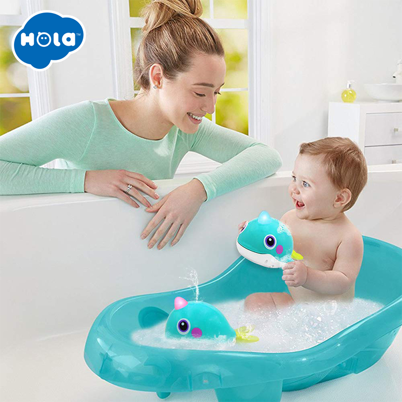 Đồ chơi Cá Voi bơi dưới nước, có đèn và phun nước