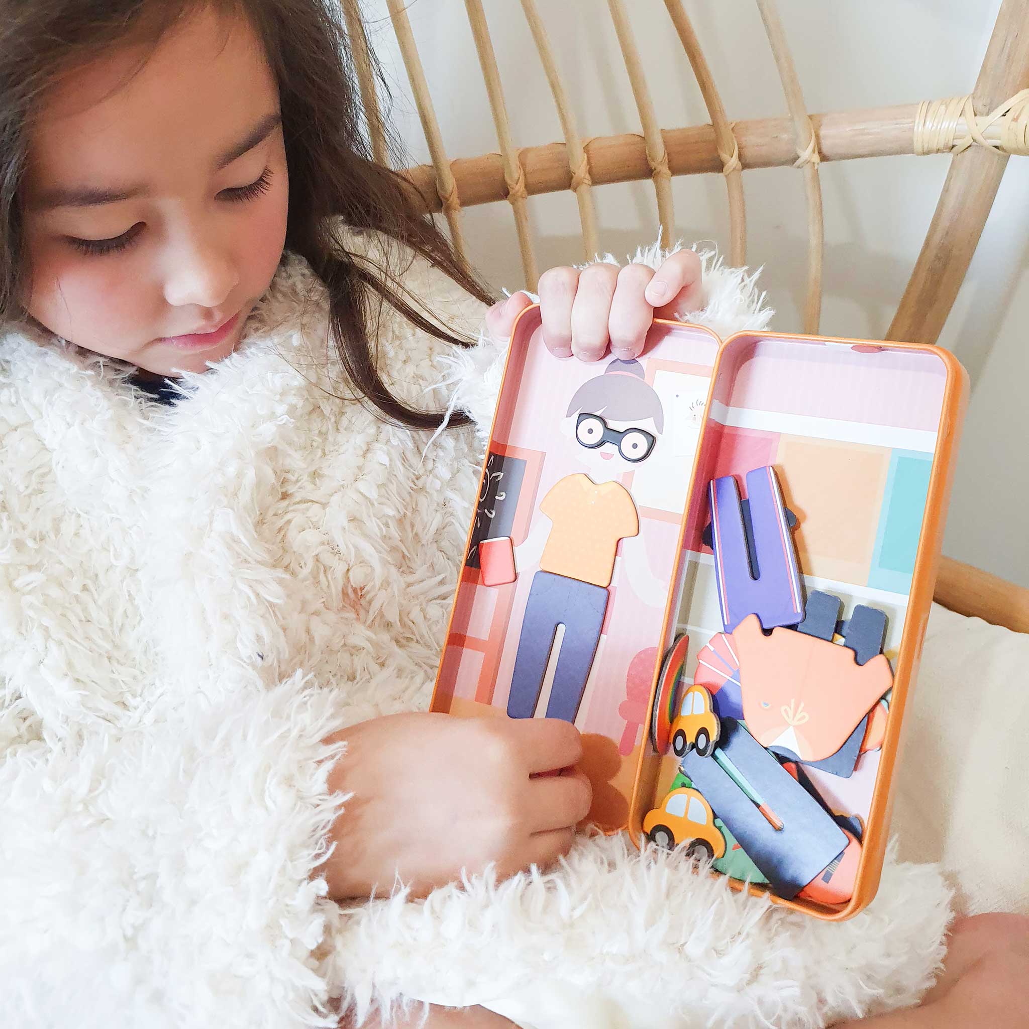 Hộp bút kèm mảnh ghép nam châm _ Giáo viên preschool