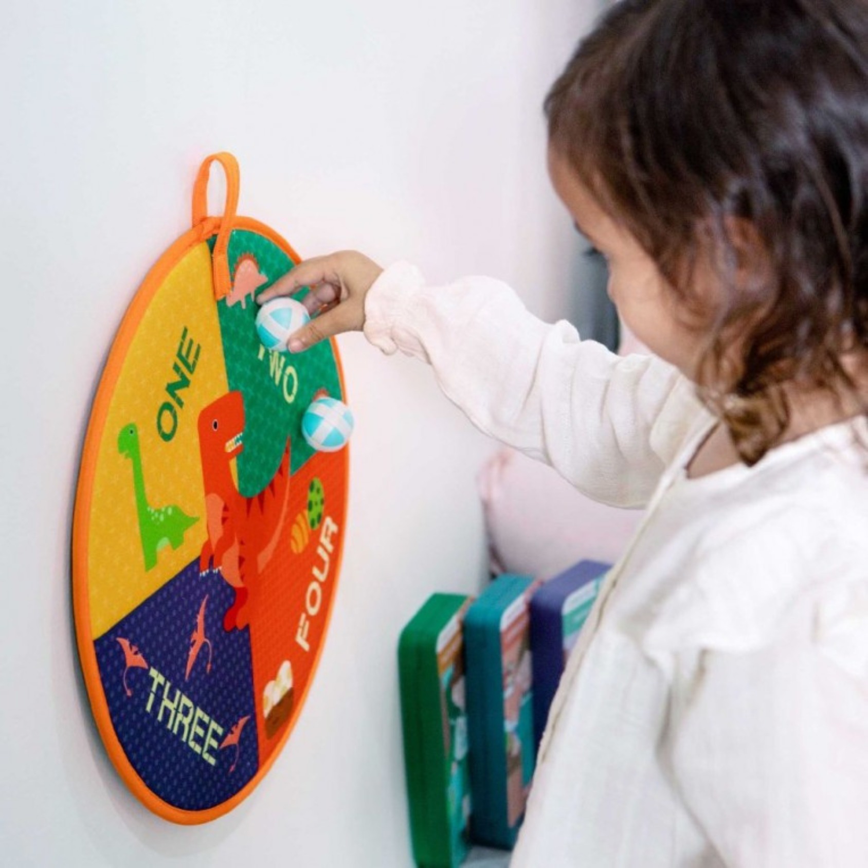 Bảng ném banh dính_Khủng long