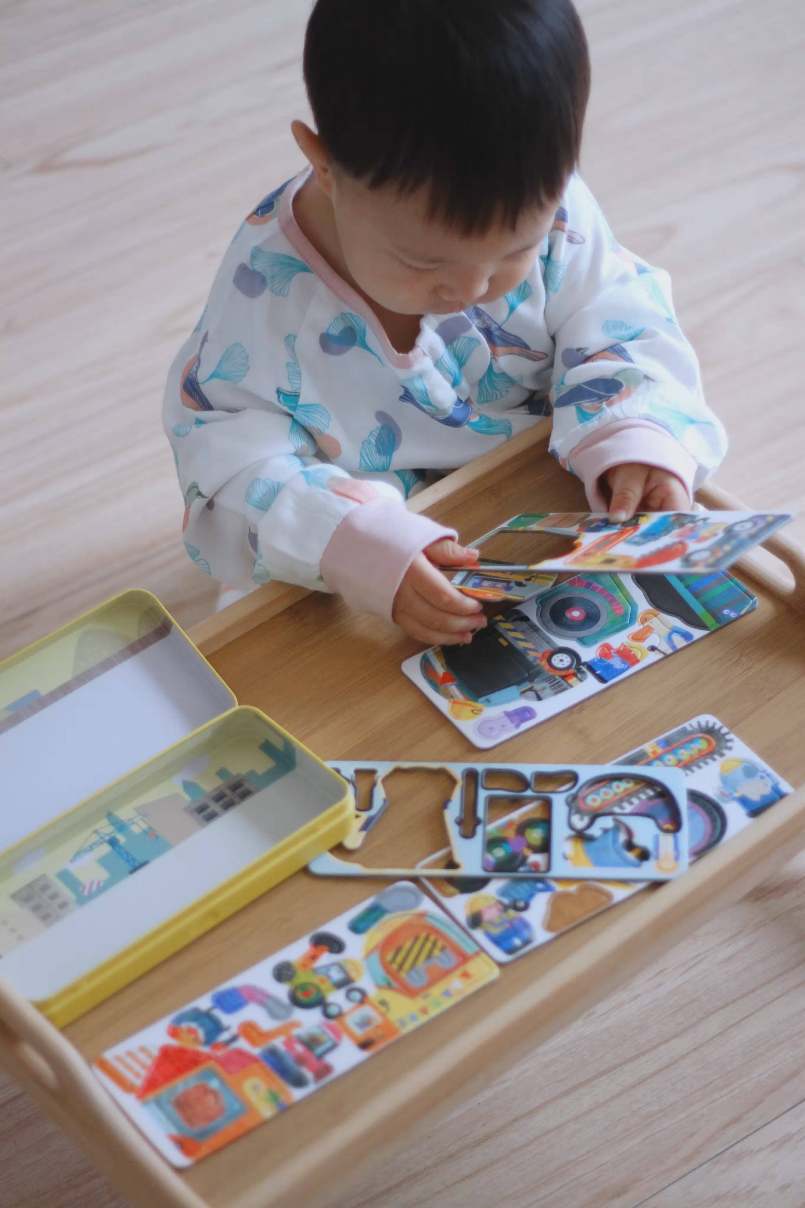Hộp bút kèm mảnh ghép hình nam châm - Phương tiện giao thông (Combo 4 hộp)