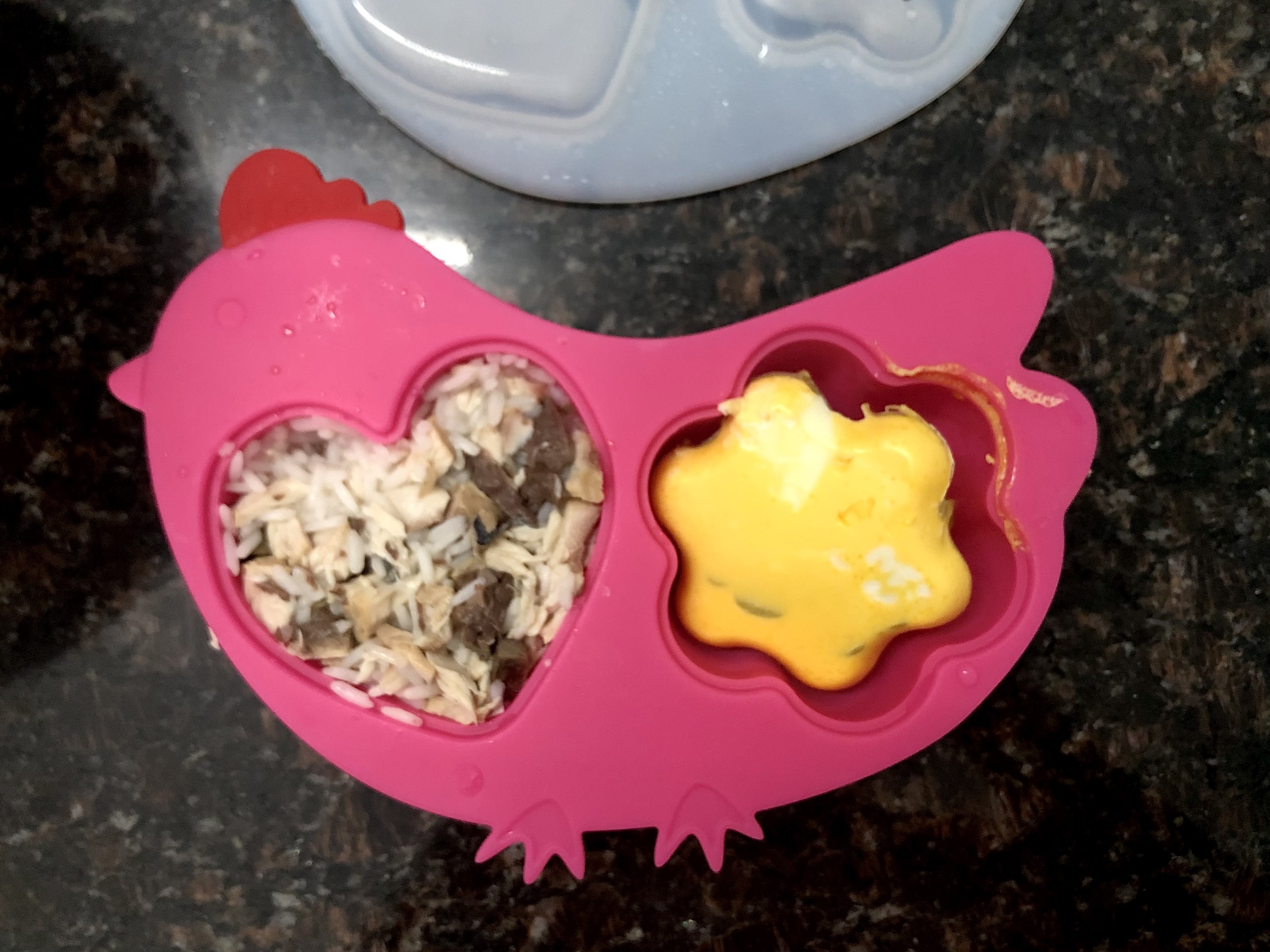 Khay hấp hình con gà Hồng - innobaby từ Hàn Quốc | Din Din SMART Silicone Chicken Steamer