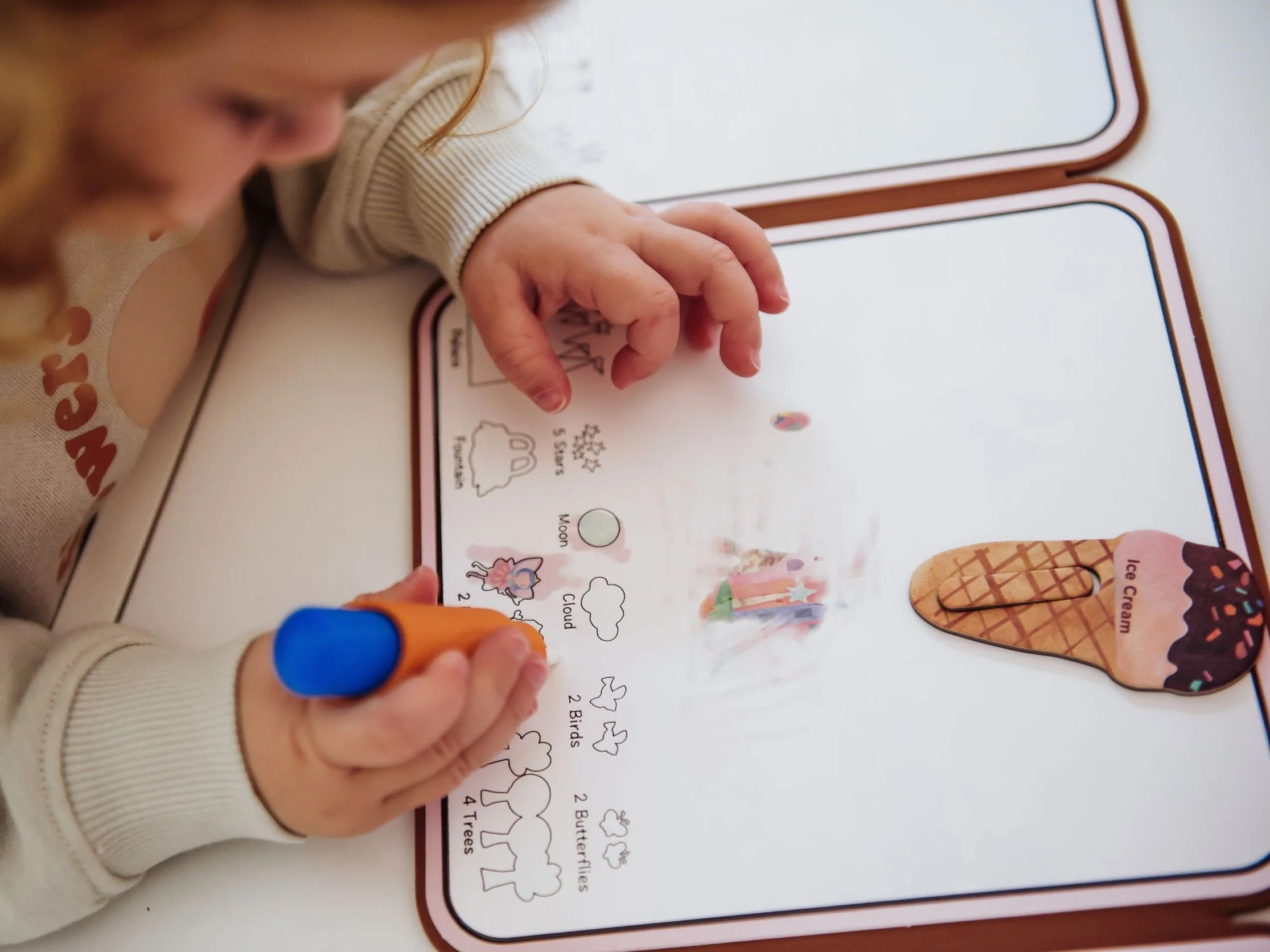 Sách tô màu nước ma thuật _ Thế giới Khủng long (chính hãng Úc)