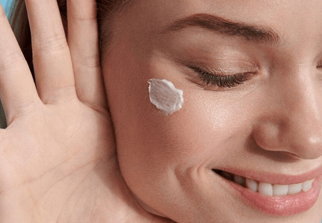 Nên bôi kem mắt trước hay sau kem dưỡng da thì tốt?