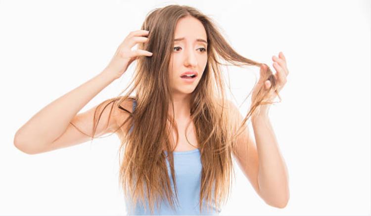 Tạm biệt mái tóc bết dính, đổ dầu với mẹo đơn giản tại nhà này