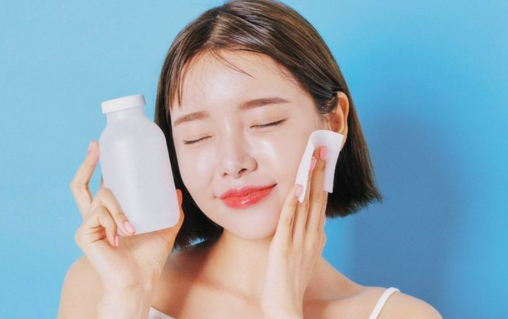 Có Nên Làm Ướt Mặt Trước Khi Tẩy Trang? Giải Đáp Từ Chuyên Gia Da Liễu
