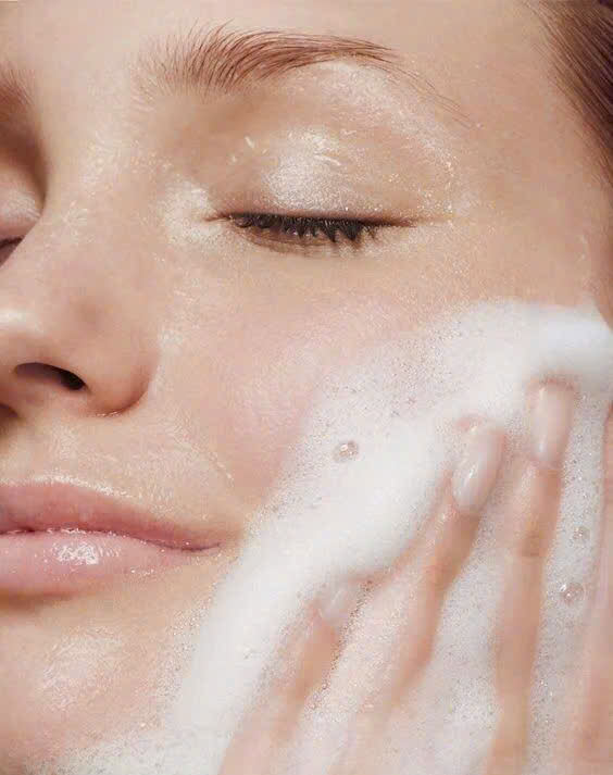 Cách chọn sữa rửa mặt cho da nhạy cảm