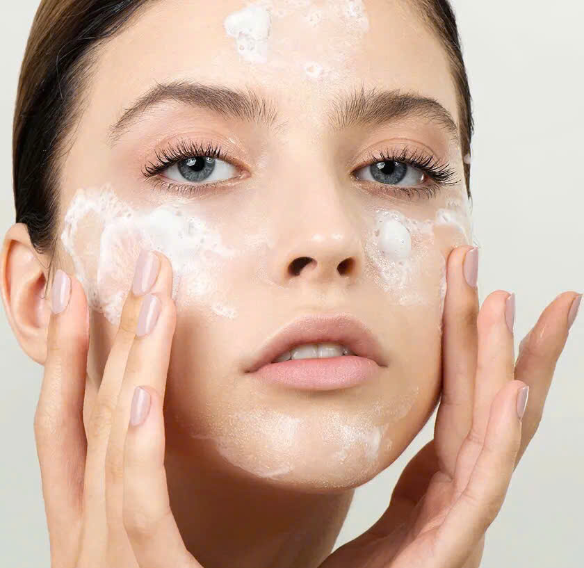 Cách chọn sữa rửa mặt tốt nhất để giảm mụn