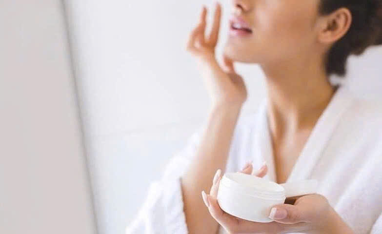 Có Nên Dùng 1 Loại Kem Dưỡng Cho Cả Ngày Và Đêm Không?