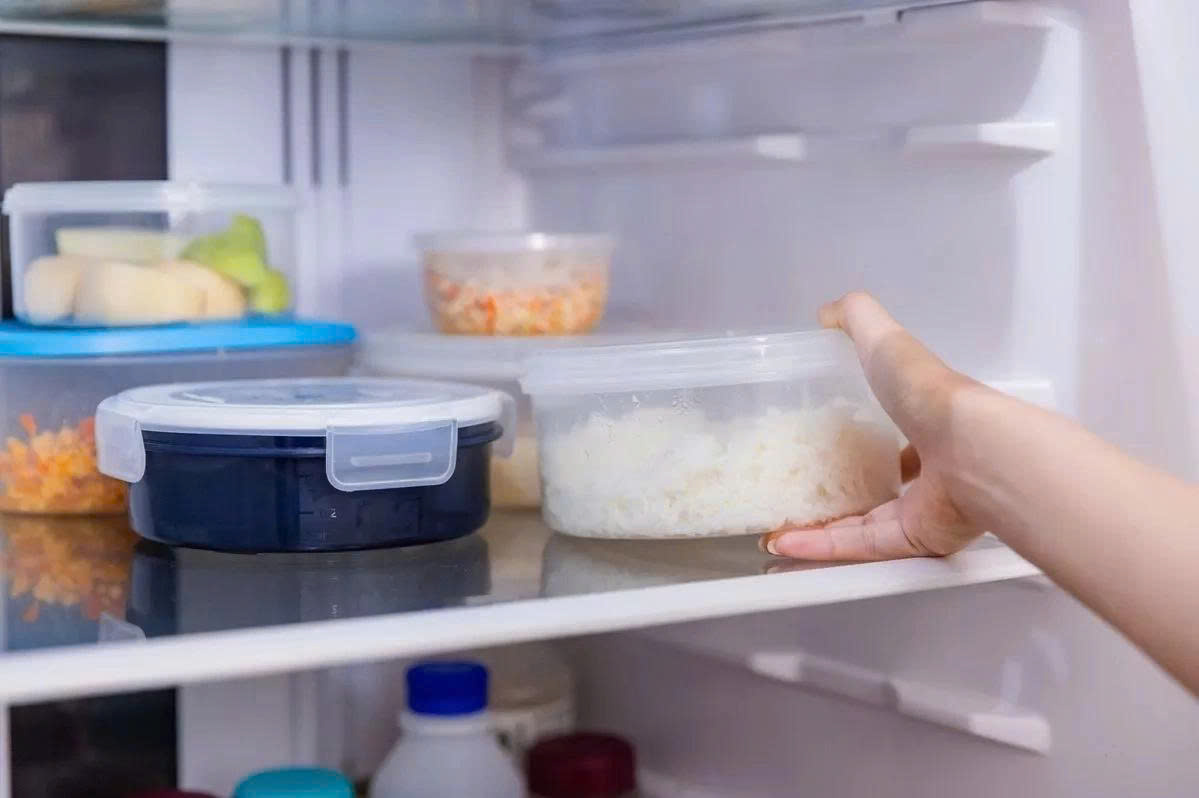 Có Nên Cất Cơm Trong Tủ Lạnh Để Ăn Dần? Cách Bảo Quản Cơm Đúng Giúp An Toàn Cho Sức Khỏe