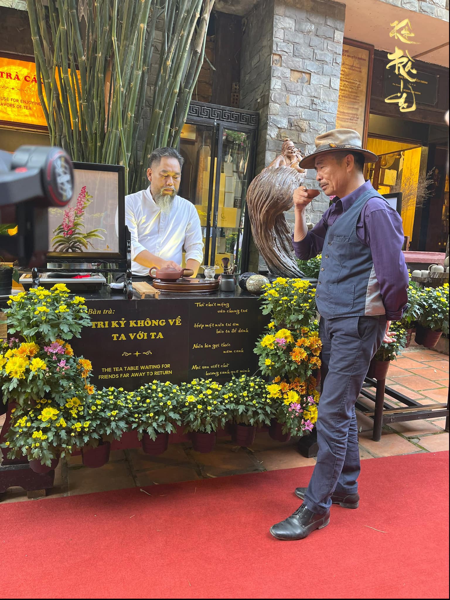 KỲ TRÀ CÁC ĐỒNG HÀNH CÙNG XQ SỬ QUÁN ĐÀ LẠT TRONG NGÀY GIỖ TỔ NGHỀ THÊU.  Ky Tra Cac accompanies XQ Pty Ltd, Da Lat, to celebrate anniversary of founder of embroidery.