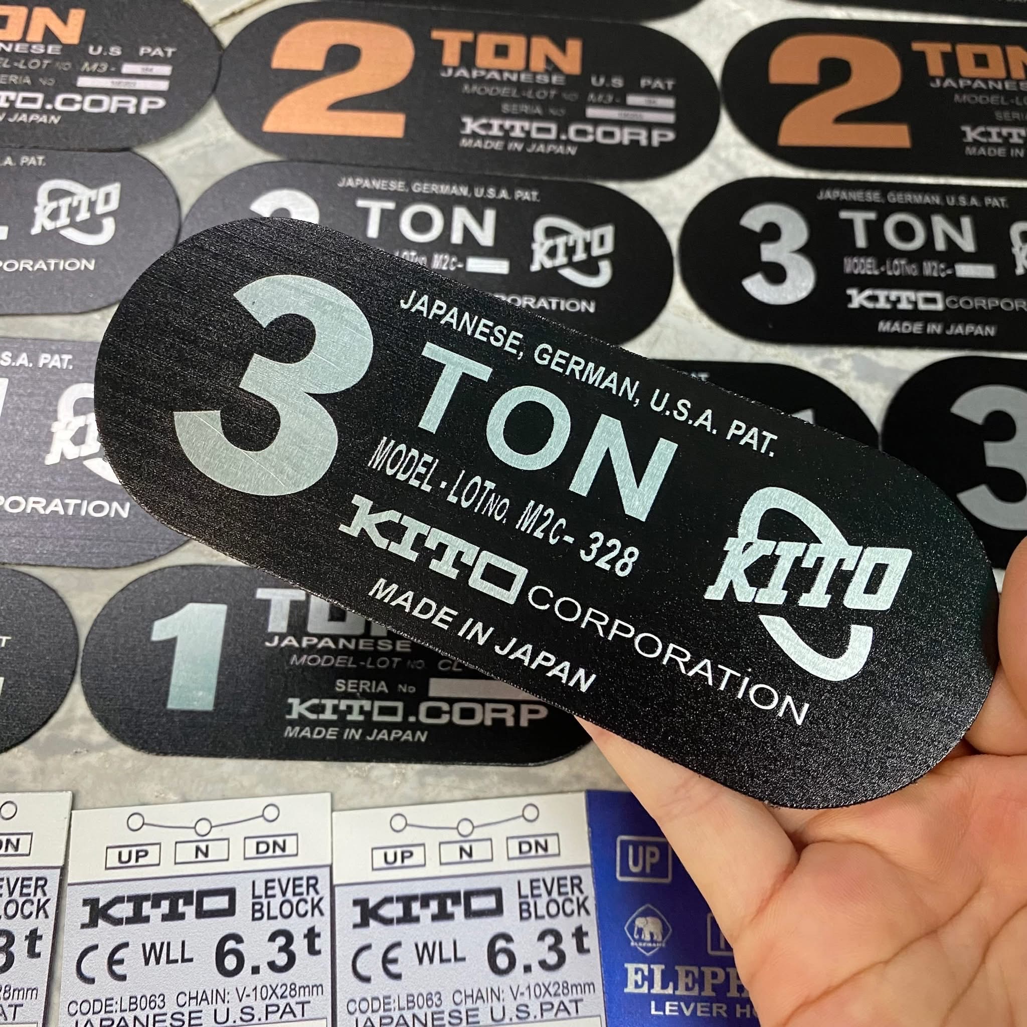 Tem nhôm in UV, tem nhãn máy móc công nghiệp