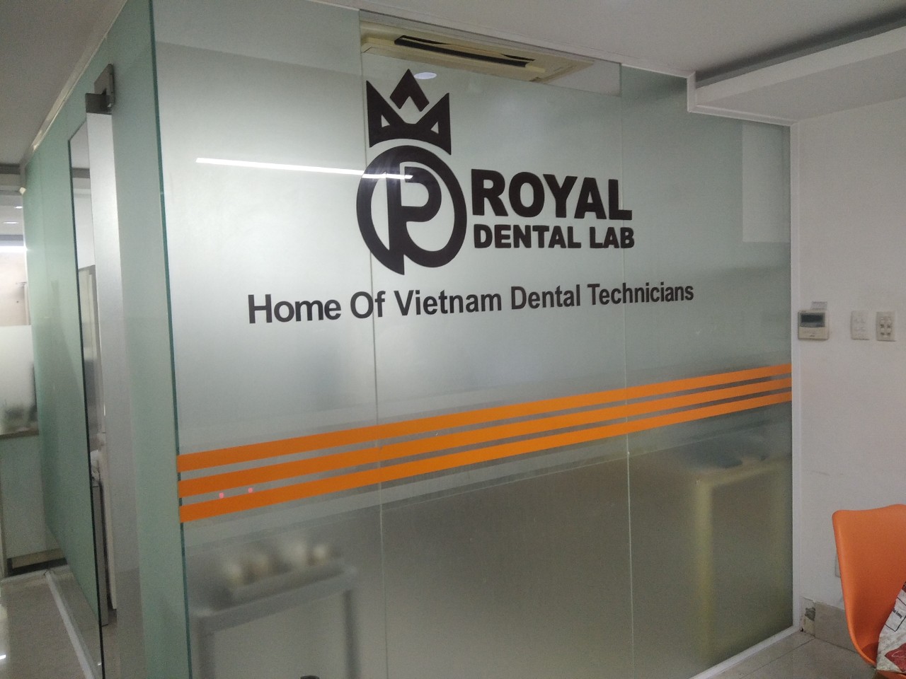 Xưởng Quảng Cáo Q5 chuyên khắc Laser tại Hồ Chí Minh