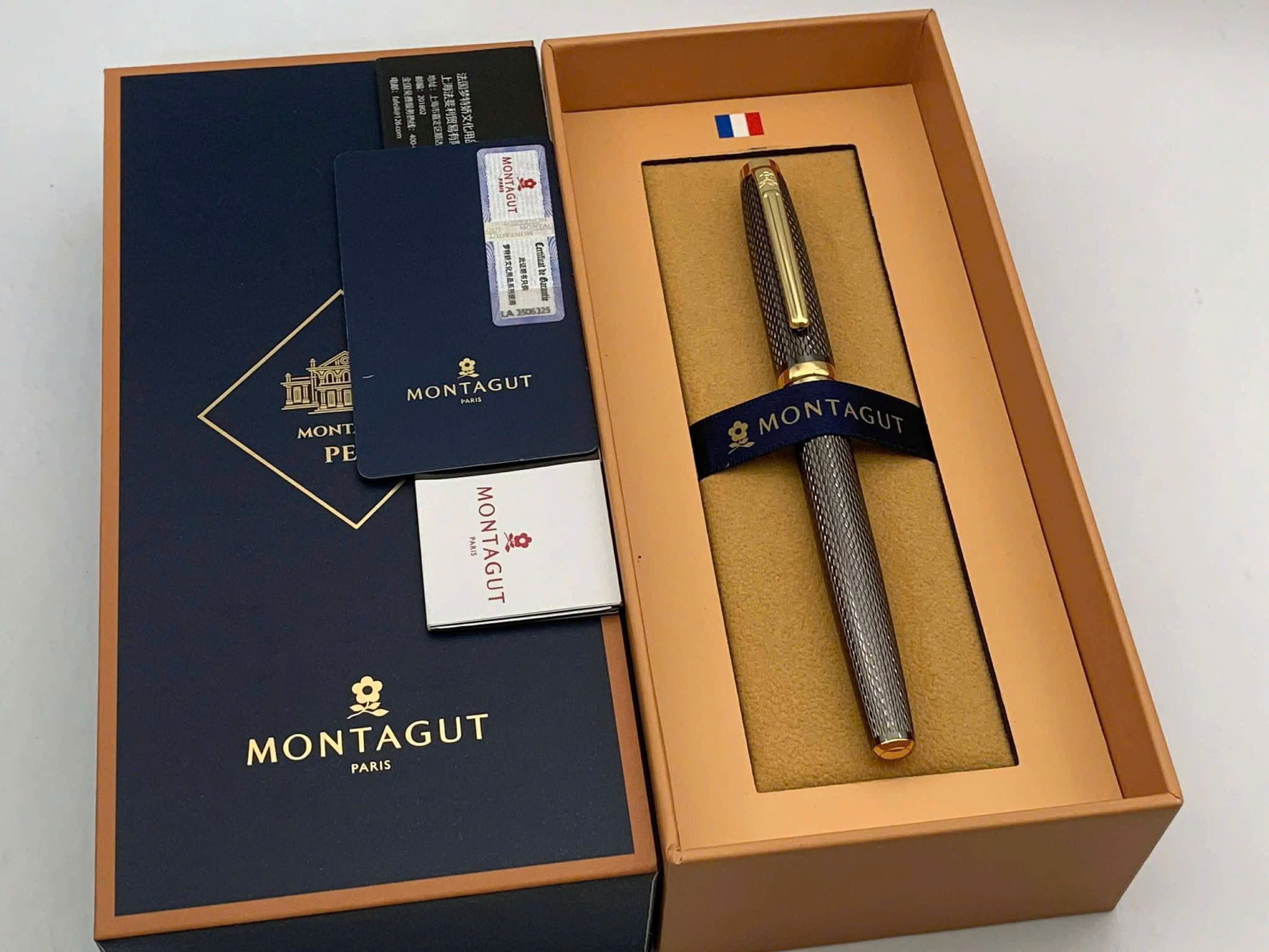 Bút ký Motagut 068 đen mờ dập vân cao cấp