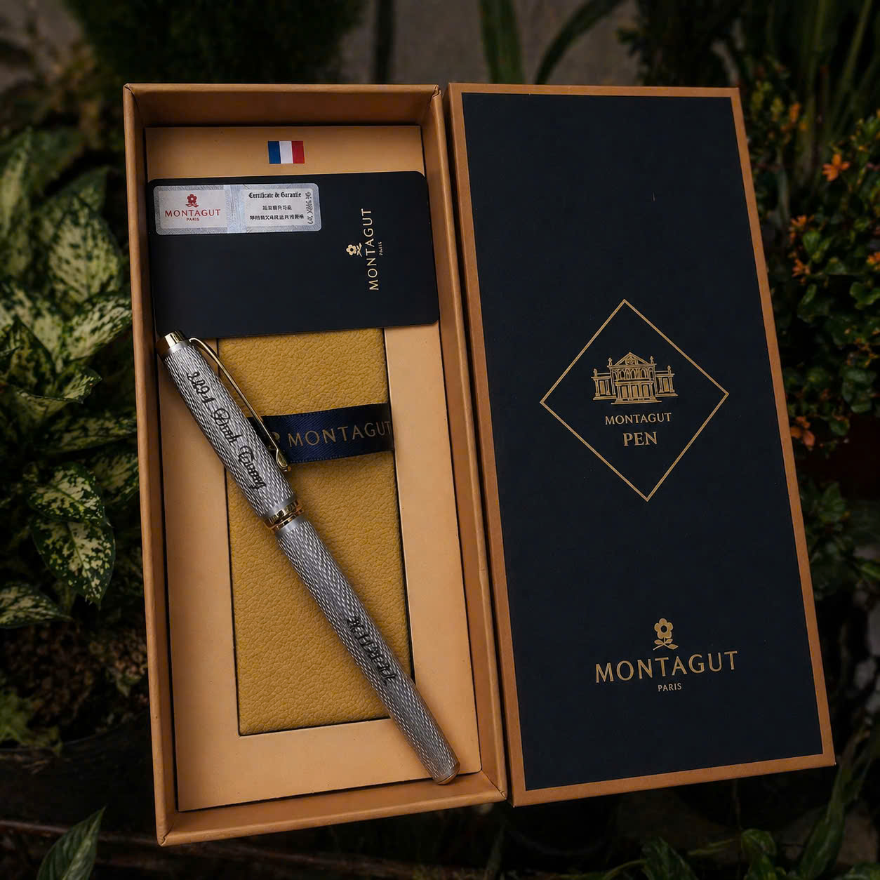 Bút ký Montagut 068 màu xám dập vân cao cấp